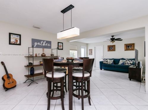 518 58th Ct, Hollywood FL  33023-1437 exterior