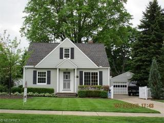 5376 Robinhood Dr, Willoughby, OH 44094-4326