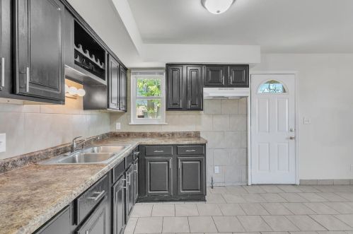 4061 28 Ave, Kenosha WI 53140-2611 exterior