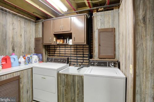 2456 Brookwood St, Harrisburg PA 17104-2111 exterior