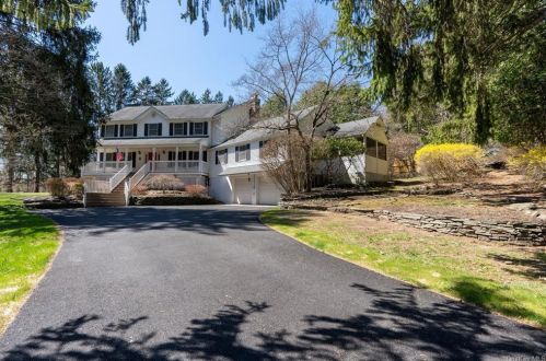 20 Sky Meadow Rd, Airmont, NY 10901-2519