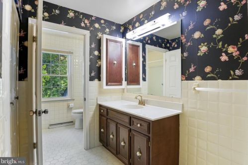 4351 Crestview Rd, Harrisburg PA 17112-2009 exterior