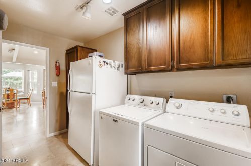 5421 Paradise Dr, Scottsdale AZ 85260-5515 exterior