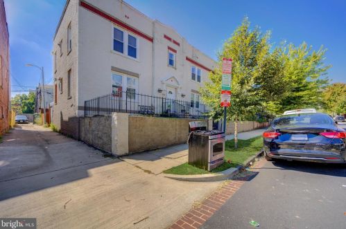 303 Seaton Pl, Washington, DC 20002-1537