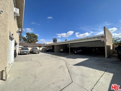 9116 Hall Rd, Downey, CA 90241-5360