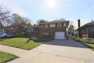 228 Halsey Ave, Muttontown, NY 11753-1623