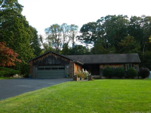 41 Locust Ct, Waterford, CT 06385-1505