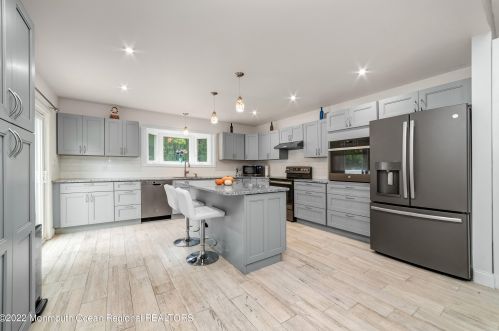 13 Pelican Dr, Berkeley Township NJ 08721-1654 exterior