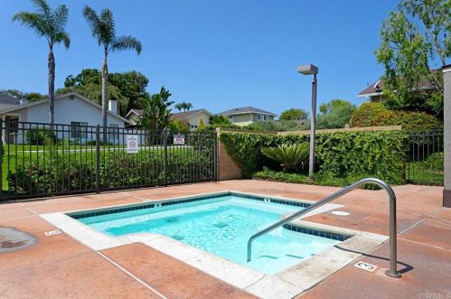 911 Concord Ct, Vista CA  92081-8925 exterior