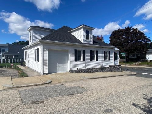 1556 Chalkstone Ave, Providence RI 02909-5532 exterior