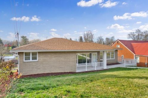1709 4th St, Monongahela, PA 15063-1208