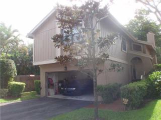 25 Greens Rd, Hollywood FL  33021-2811 exterior