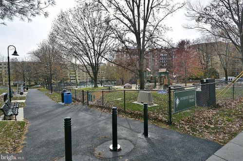 4444 Connecticut Ave, Washington DC  20008-2318 exterior