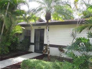 1001 Pine Isle Ln, Naples, FL 34112-6131