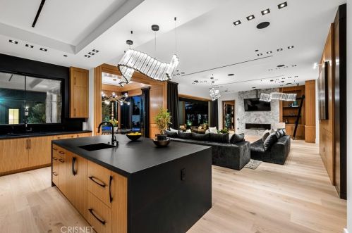 4508 Haskell Ave, Van Nuys CA  91436-3148 exterior