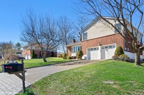 38 Fieldmere St, New Rochelle, NY 10804-3006
