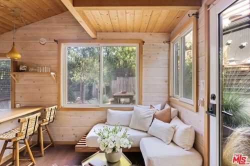 19751 Grand Vw Dr, Topanga CA  90290-3313 exterior