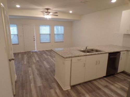 709 5th St, Bonham TX  75418-4010 exterior