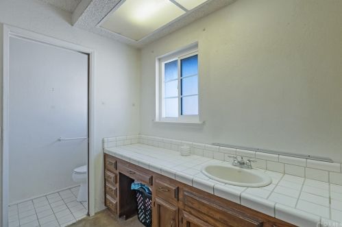 6040 Moraga Ave, Riverside CA 92509-6251 exterior