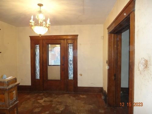 105 Wallace Ave, New Castle, PA 16101-2438