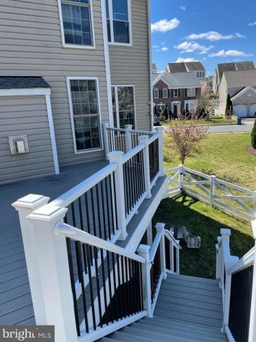 8094 Paper Birch Dr, Lorton VA  22079-5654 exterior