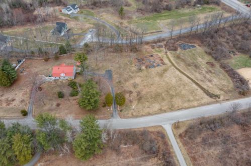 2 Butterfield Ln, Stratham NH  03885-2344 exterior