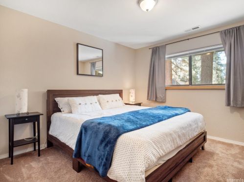 2582 Humboldt St, South Lake Tahoe CA  96150-7227 exterior