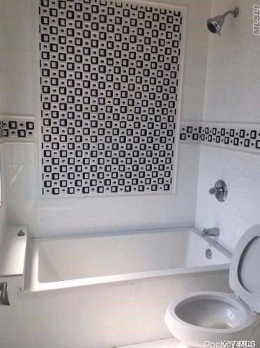 94-27 87th St, Jamaica NY  11421-1301 exterior