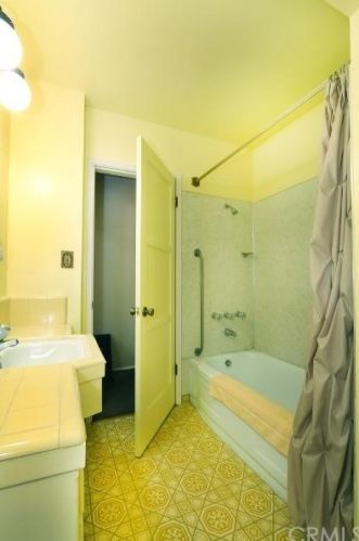 6016 Sugarwood St, Lakewood CA  90713-2444 exterior