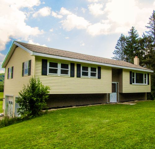 932 Harrington Rd, Frewsburg, NY 14738-9718