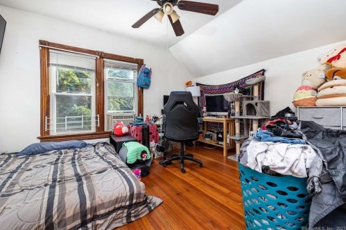 357 Chestnut St, New Britain CT 06051-2322 exterior