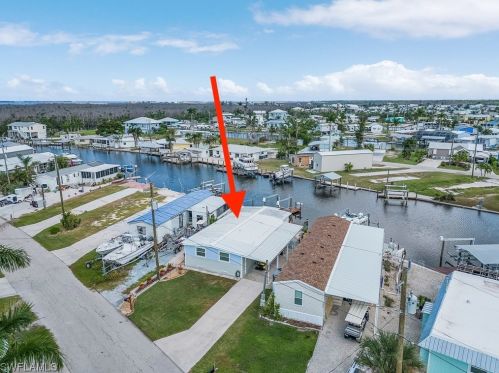 3860 Phoenix Dr, Saint James City, FL 33956-2239