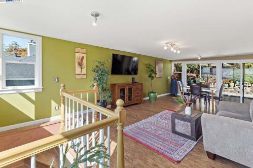 7950 Hillmont Dr, Oakland CA  94605-3521 exterior