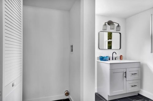 829 Bailey Hill Rd, Killingly CT  06241-1836 exterior