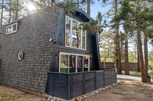 529 Pinewood Dr, Big Bear City, CA 92314-9391