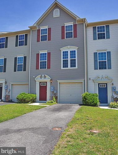 37 Gauley River Path, Falling Waters, WV 25419-4391