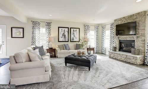 48 Winifred Dr, Hanover PA  17331-9714 exterior