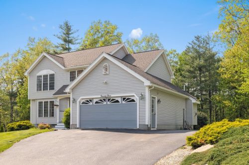 23 Hampton St, Concord, NH 03301-5917