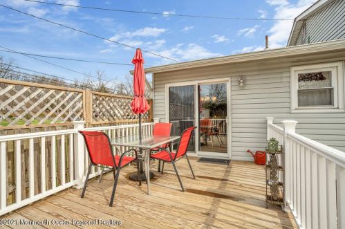 6 Wyoming Dr, Jackson Twp NJ  08527-1543 exterior