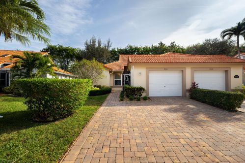 7055 Summer Tree Dr, Boynton Beach, FL 33437-3869