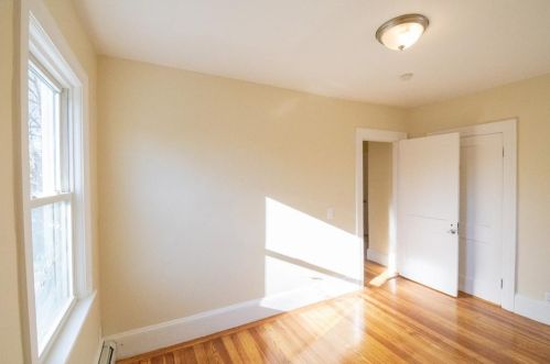 321 Narragansett St, Providence RI  02905-4144 exterior