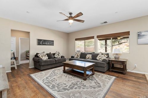 34122 Camelina St, Lake Elsinore CA  92532-2957 exterior