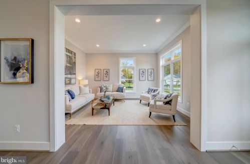 6580 Brooks Pl, Falls Church VA  22044-1105 exterior