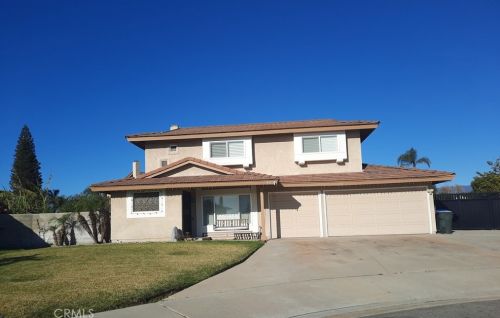 816 Idyllwild Ave, Rialto, CA 92376-6880