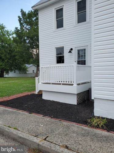 401 State St, Delmar, DE 19940-1254