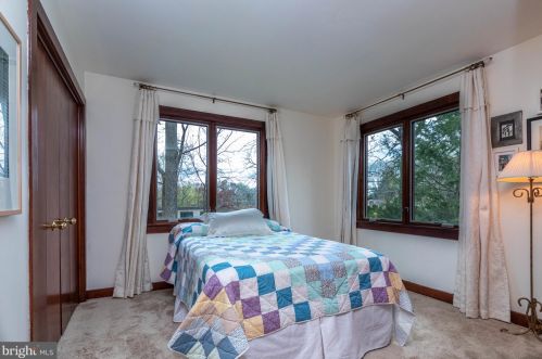 1006 Gwilym Cir, Berwyn PA  19312-2237 exterior