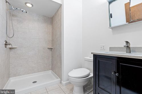 11 Woodbrook Cir, Wilmington DE  19810-4119 exterior