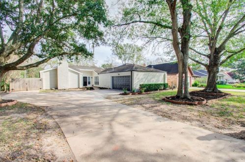 1903 Shady Ln, Richmond, TX 77469