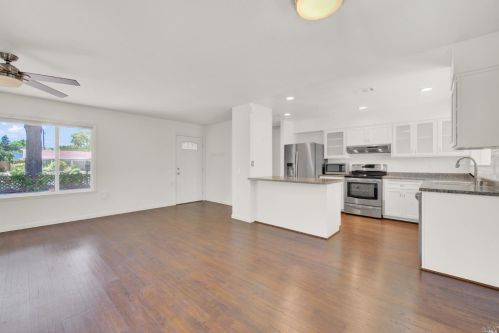 129 Rainier Cir, Vacaville CA  95687-3309 exterior