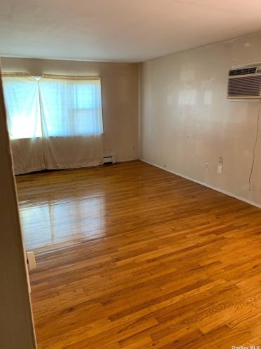 146-16 225th St, Jamaica NY  11413-2012 exterior